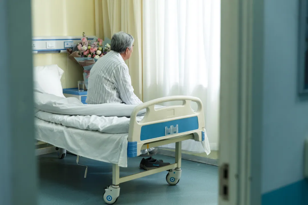 一場車禍，男子四年流淚不止，沒想到因為羊膜關(guān)上了＂淚閘＂